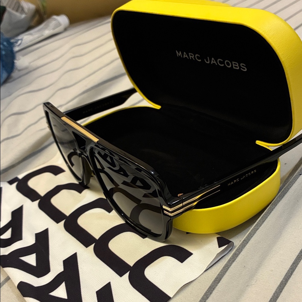 NWOT Marc Jacobs Black Sunglasses with Yellow Case